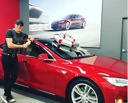 The Twisted Sister former lead vocalist Dee Snider has a net worth of $10 million.